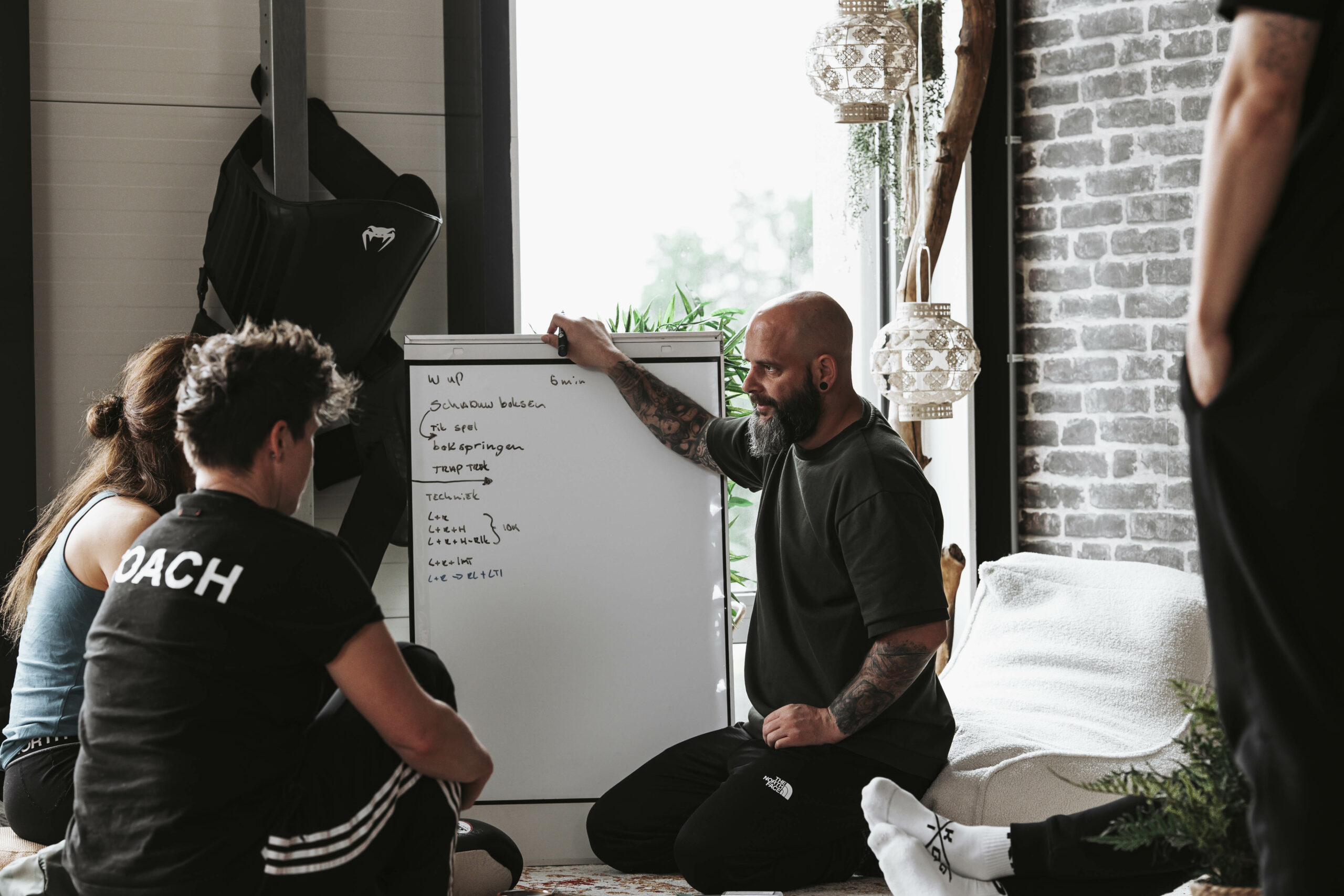 Zenboks trainer geeft uitleg tijdens opleiding